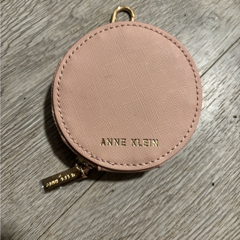 SOLD ❌Anne Klein Coin Pouch